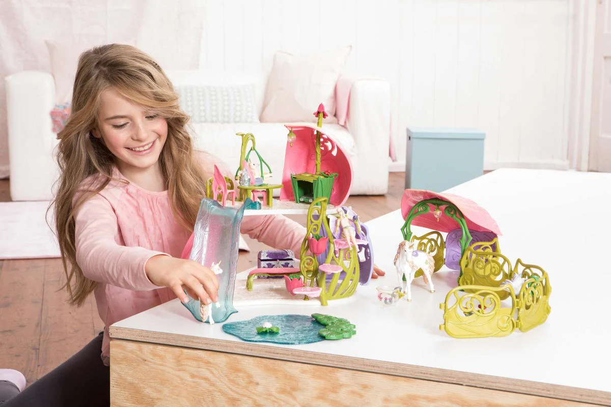 Casa fiorita scintillante con unicorni, lago e stalla - Image 11